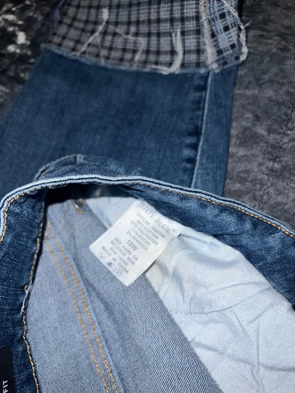Judy Blue Slim Fit Medium Blue Jeans - Picture 6 of 7